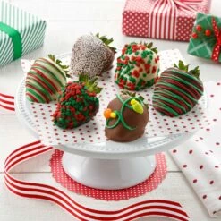 Holiday Half Dozen Belgian Chocolate Strawberries 5 Holiday Half Dozen Belgian Chocolate Strawberries -MRS. FIELDS Sales Store 21WCCC060 1517